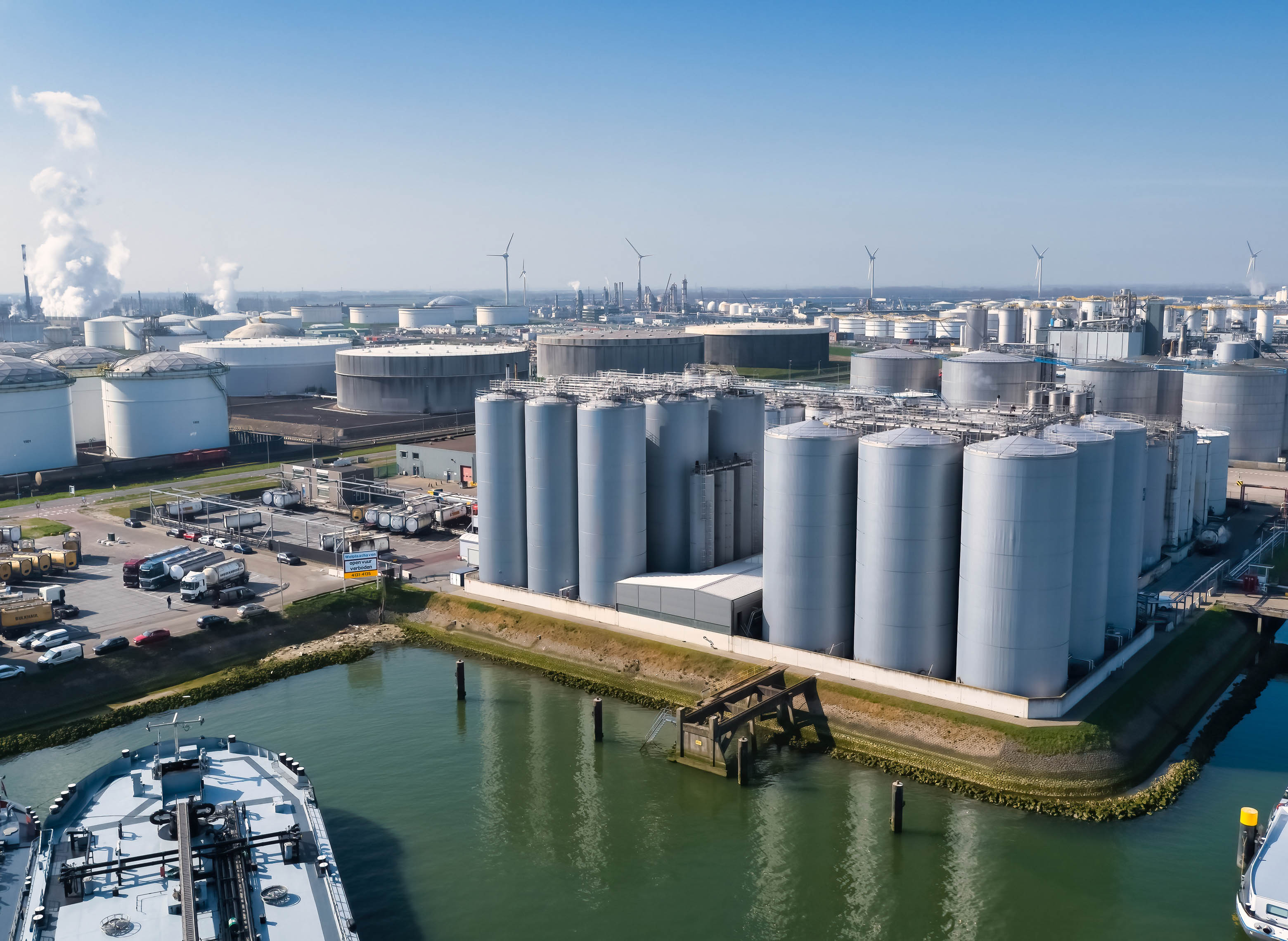Duplex delivers for Port of Rotterdam storage tanks Outokumpu