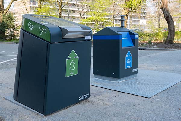 Case Metalis Rotterdam stainless steel bins