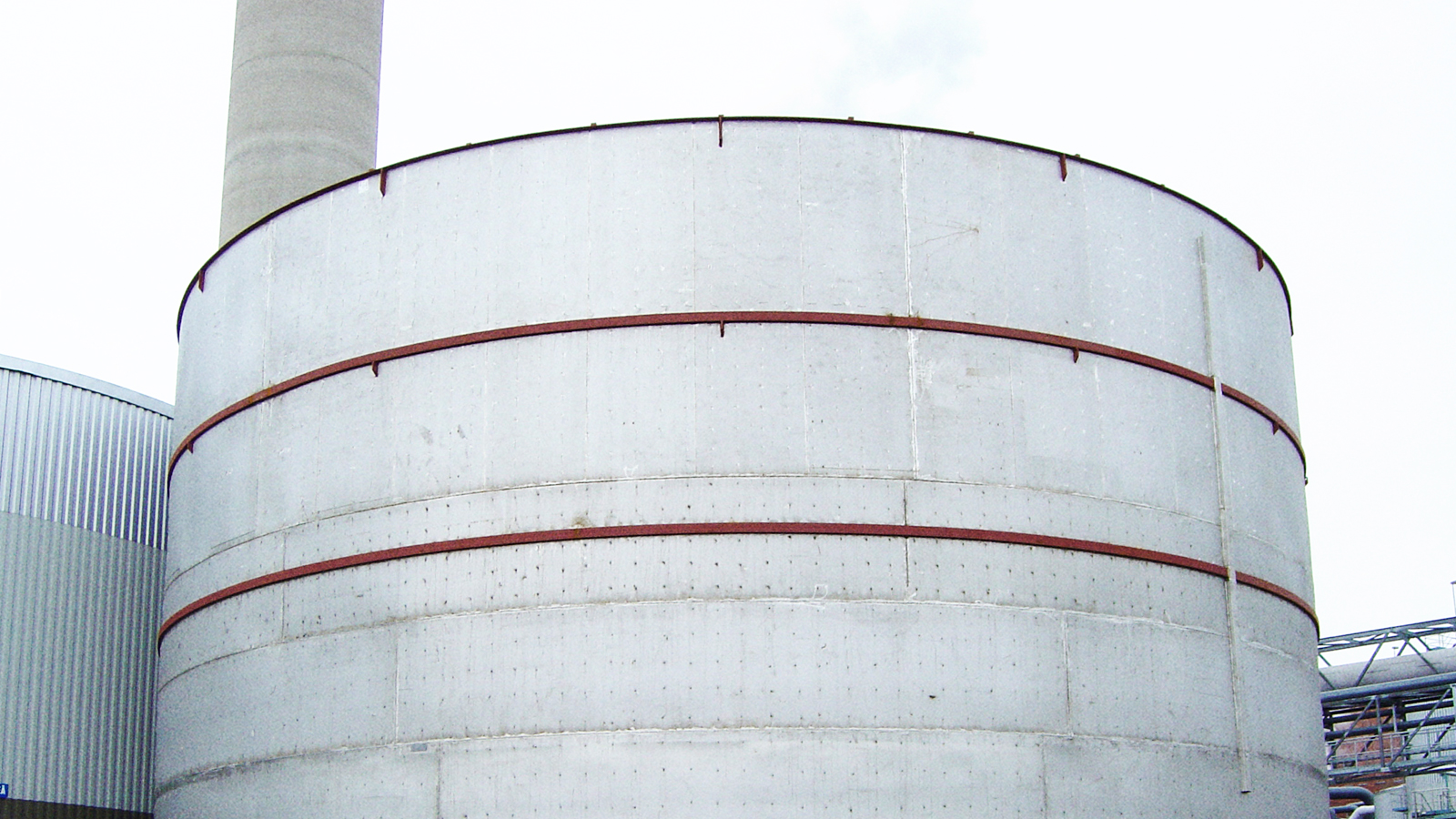 White liquor tank at the Stora Enso mill in Imatra, Finland constructed in 2004 using hot-rolled lean duplex 1.4162 / 2101.